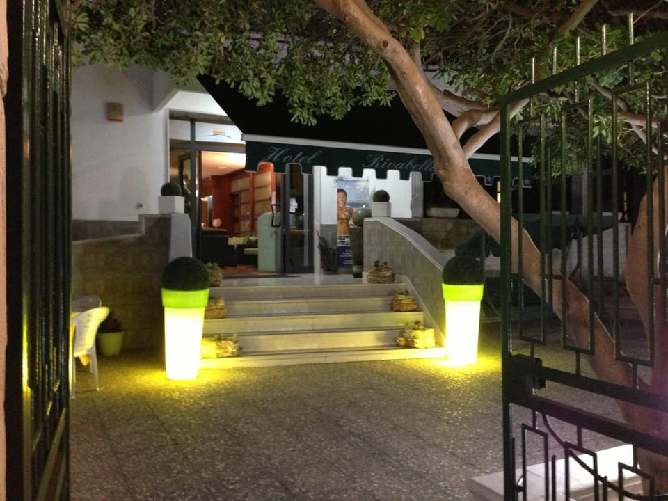 Facade/entrance, Facade/entrance, Night, Decorative detail