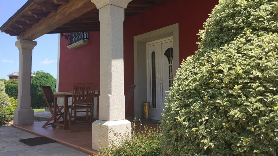 Vivienda de Uso Turístico Carballo Blanco 1 House in Galicia