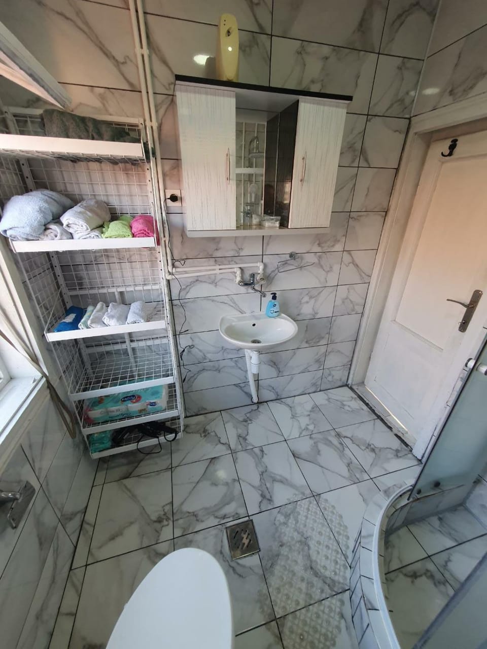 Shower, Toilet, Bathroom, towels