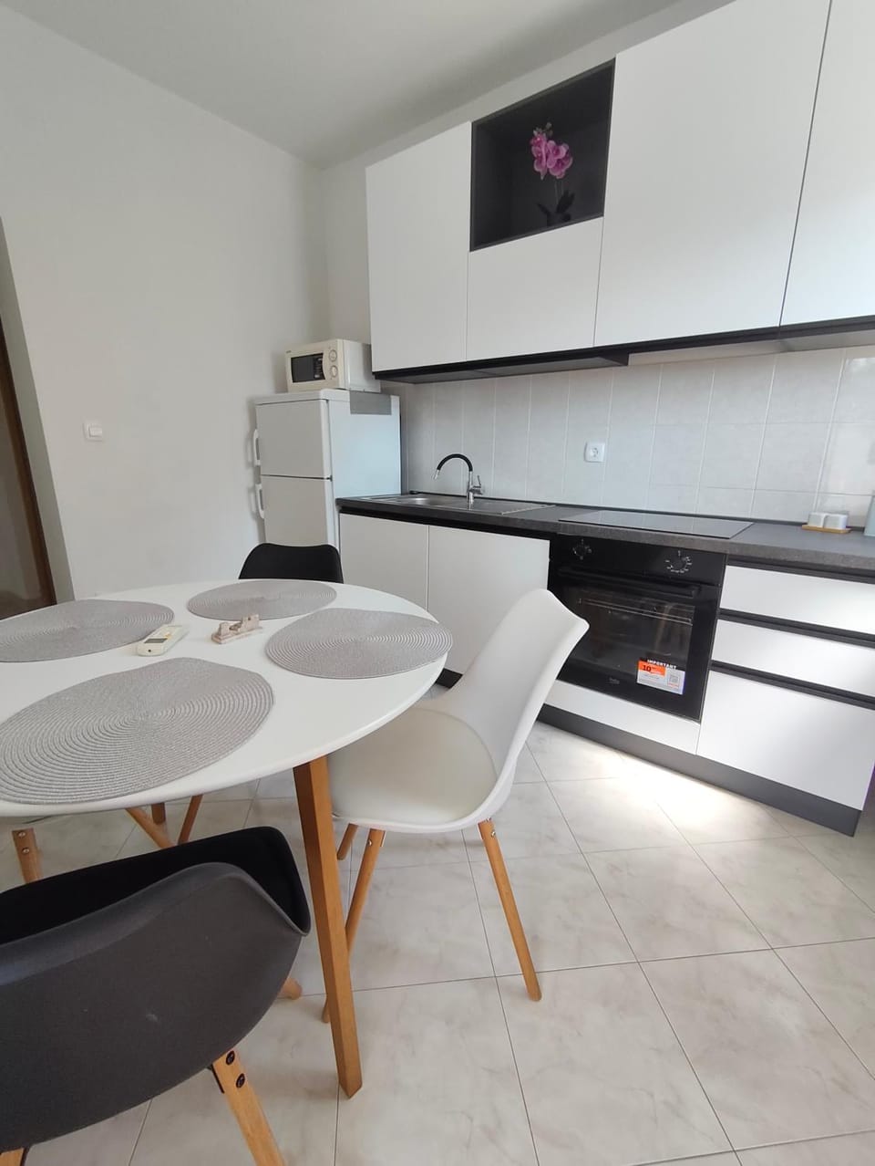 Kitchen or kitchenette, Seating area