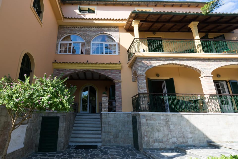 Villa Yannis Apartment hotel in Peloponnese, Western Greece and the Ionian