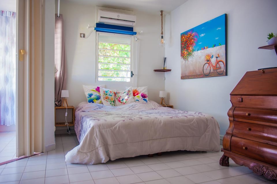 Staff, Bed, Decorative detail, Family