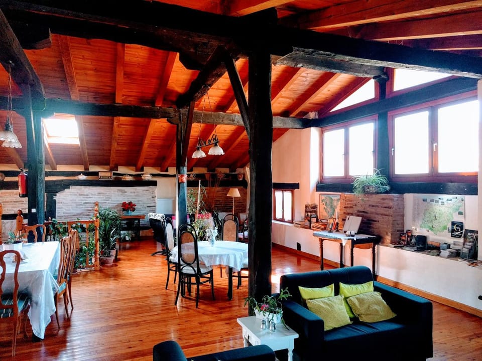Communal lounge/ TV room, Lounge or bar, Banquet/Function facilities, Communal kitchen