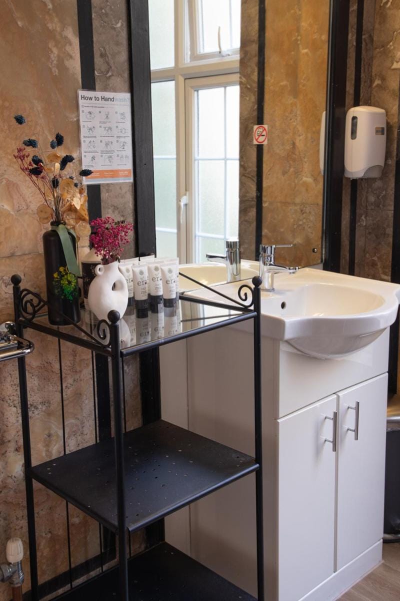 Bathroom, Decorative detail