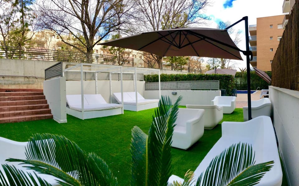 Garden, Area and facilities, Swimming pool