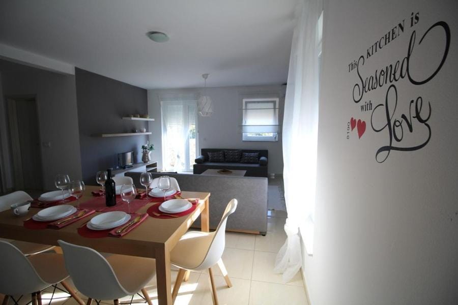 Apartments "Sun-Mauro" - suitable for groups of people Apartment in Novalja