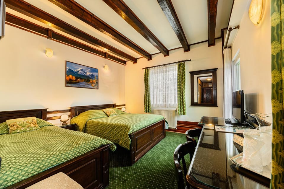Bed, TV and multimedia, Photo of the whole room