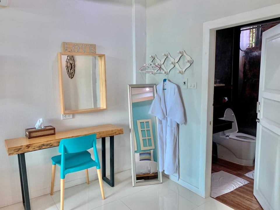 Bedroom, towels