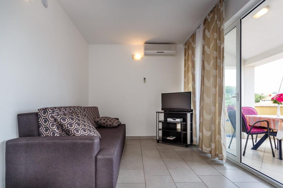 Villa Luka 5 min walk to the beach, 5 min to the village Apartment in Primorje-Gorski Kotar County