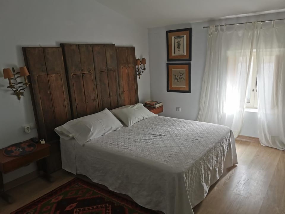 Bed, Photo of the whole room