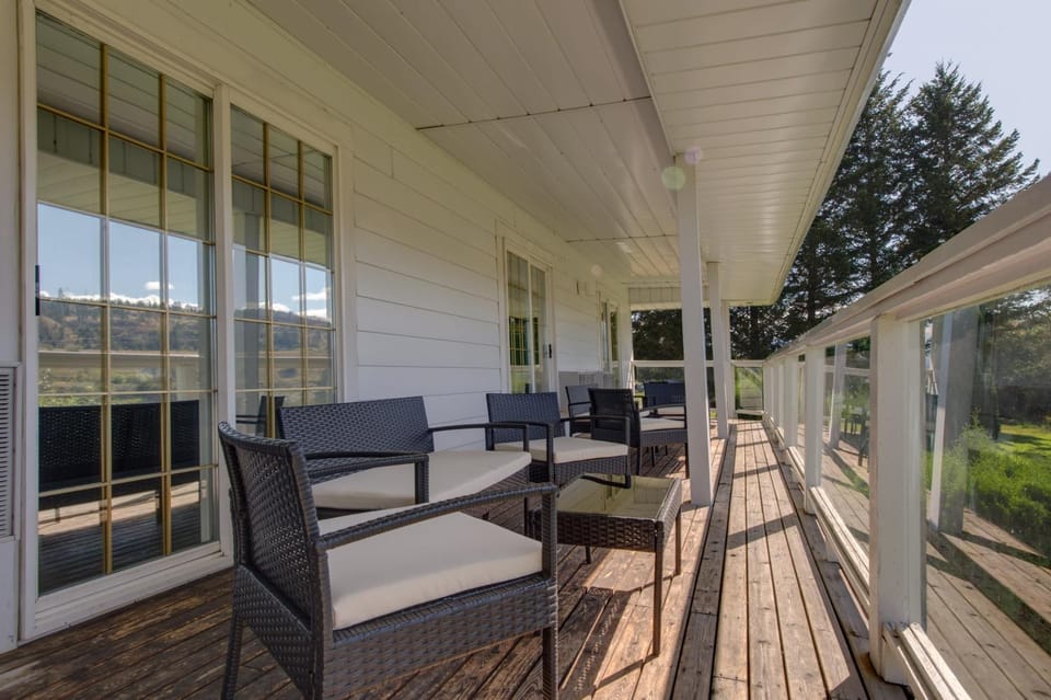 South Thompson Inn & Conference Centre Hotel in British Columbia