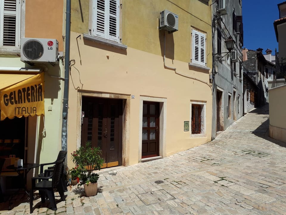Property building, Facade/entrance