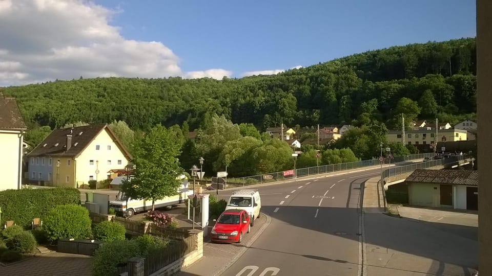 Restaurant/places to eat, Neighbourhood, City view, Mountain view, River view, Street view, Shopping Area