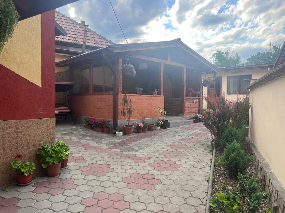 Casa Flori Bed and Breakfast in Romania