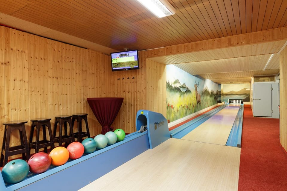 Game Room, Evening entertainment