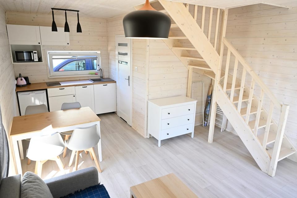 Kitchen or kitchenette, Seating area, Dining area, dishwasher, oven, pet friendly, stove