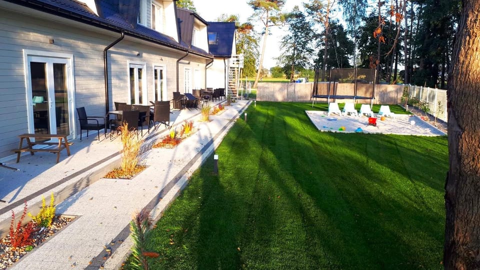 Property building, Day, Garden, Garden view