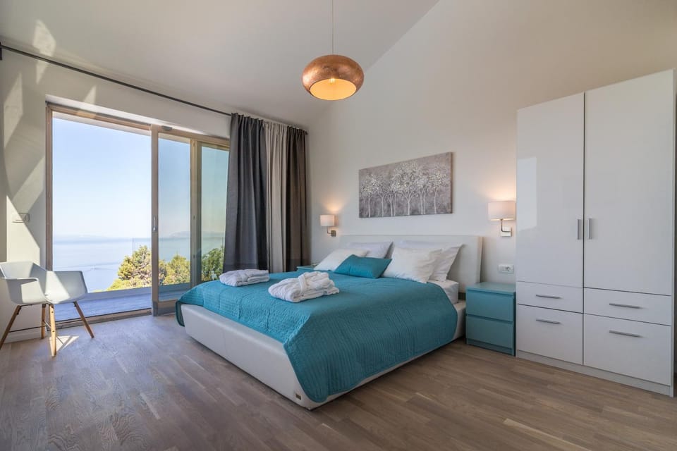 Bed, Natural landscape, TV and multimedia, Balcony/Terrace, Photo of the whole room, Bedroom, Sea view