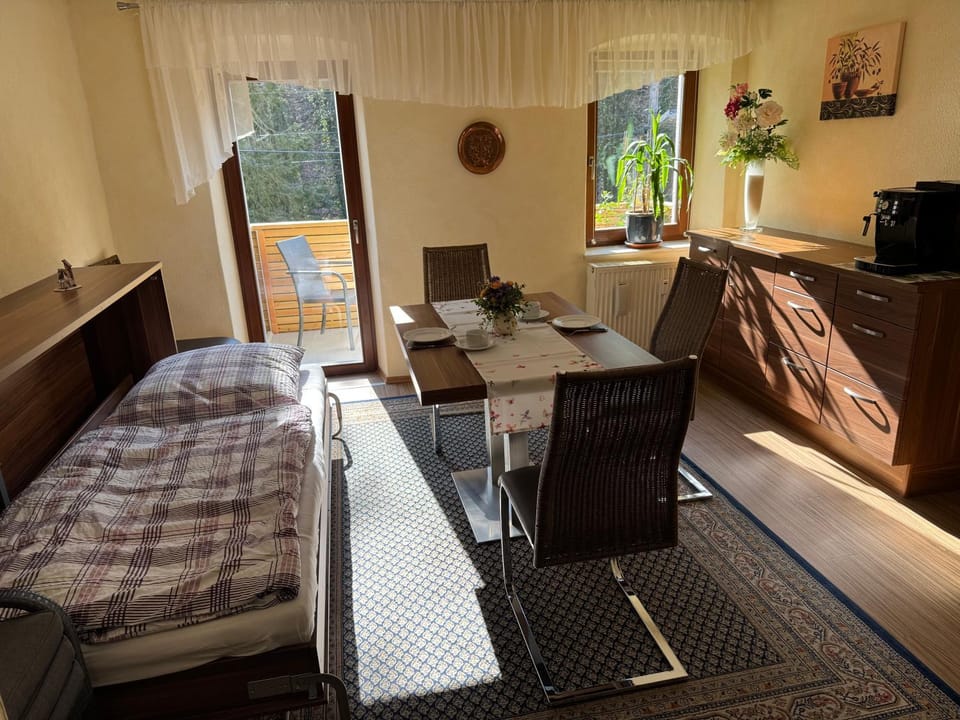 Bed, Photo of the whole room, Dining area