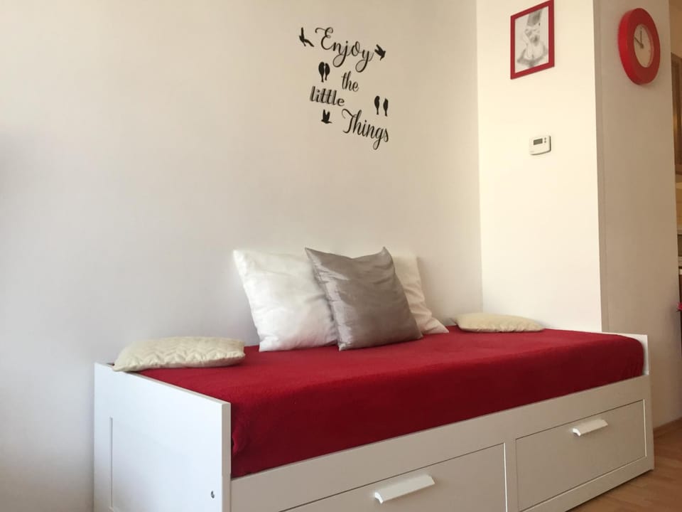 Bed, Living room, Seating area