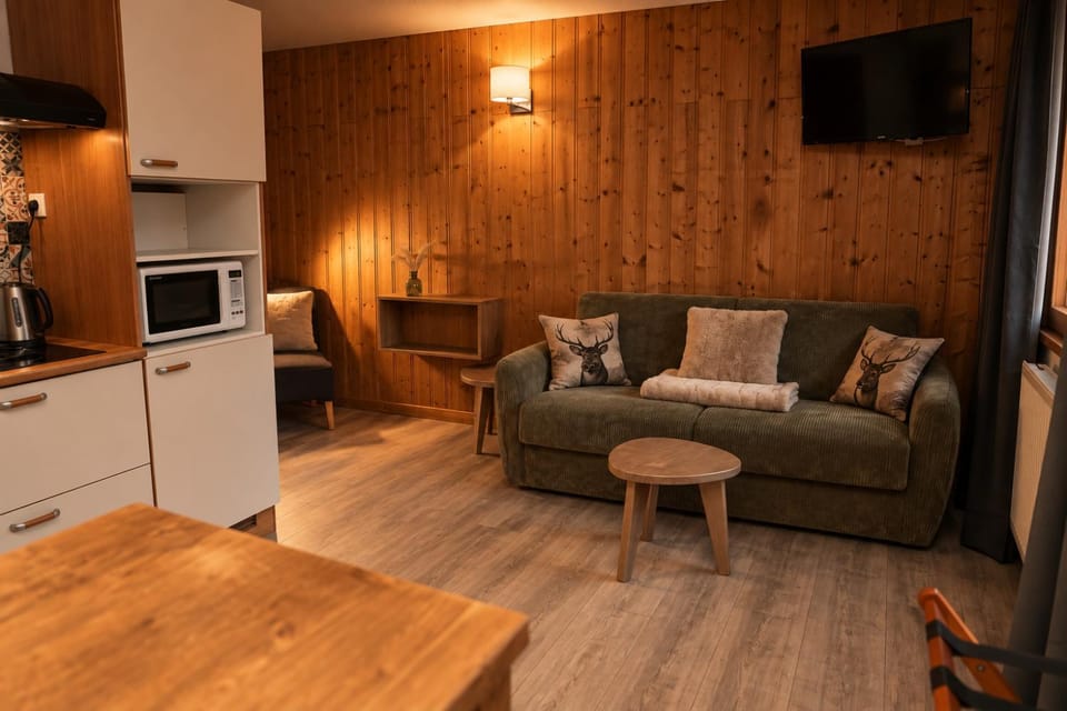 TV and multimedia, Kitchen or kitchenette, Bedroom, Mountain view