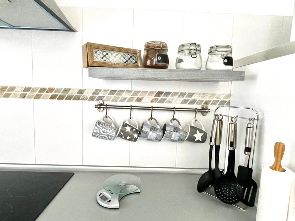 Coffee/tea facilities, kitchen