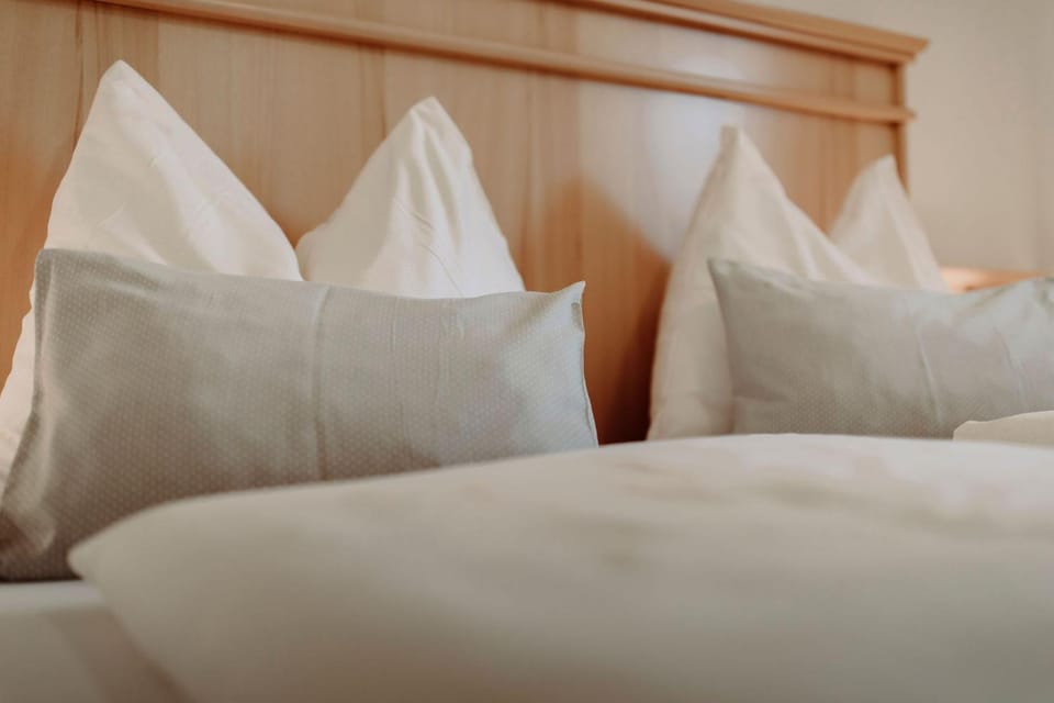 Property building, Bed, Bedroom