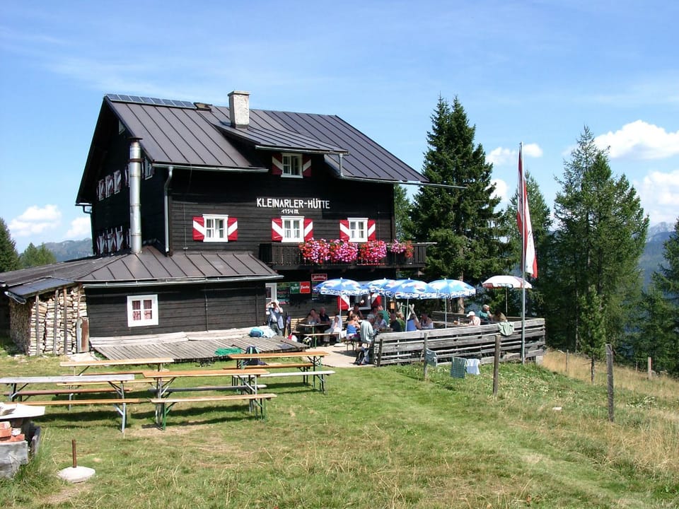 Restaurant/places to eat, Natural landscape, Horse-riding, Hiking, Cycling