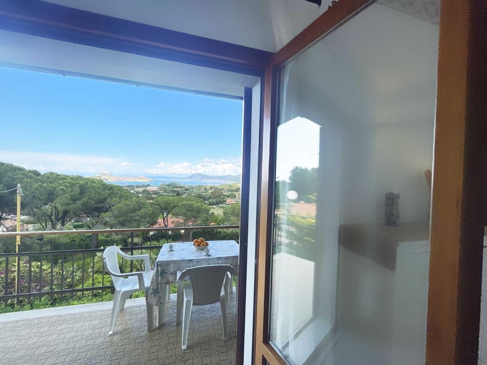 Natural landscape, View (from property/room), Living room, Seating area