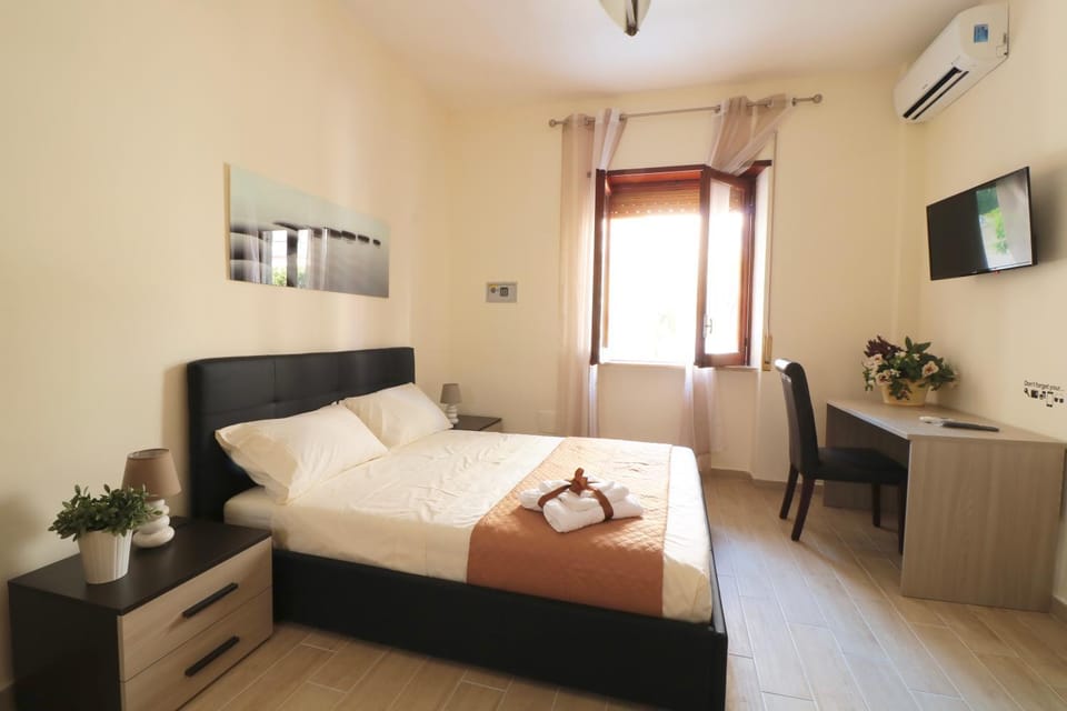 Bed, Photo of the whole room, Family