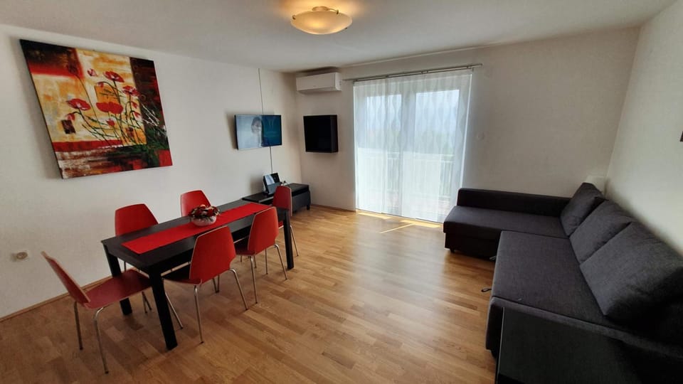 Living room, Photo of the whole room