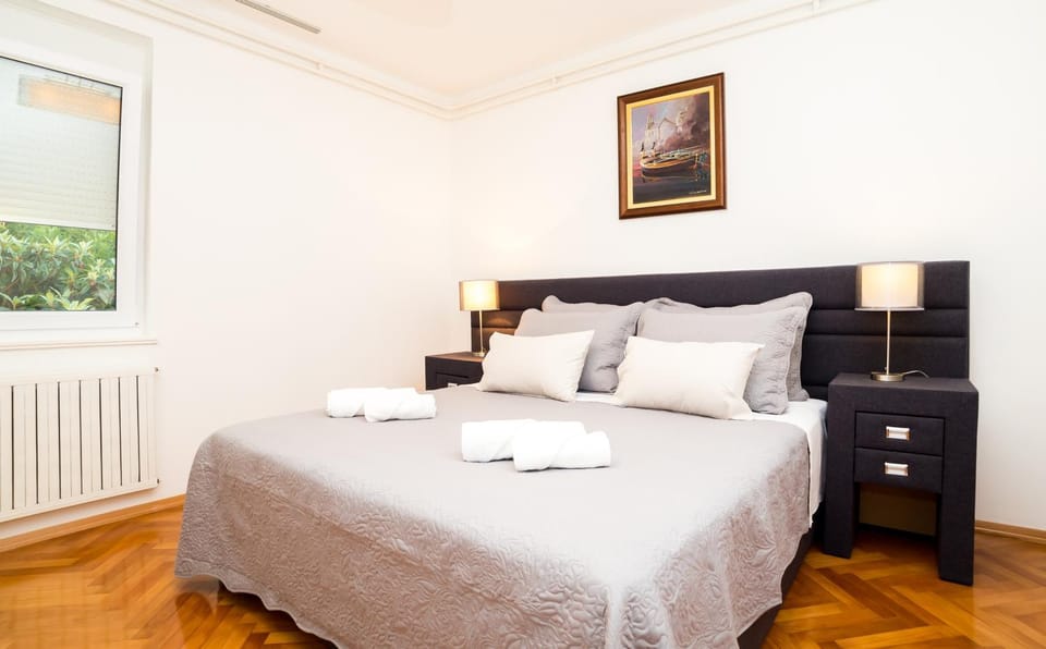 Bed, Decorative detail