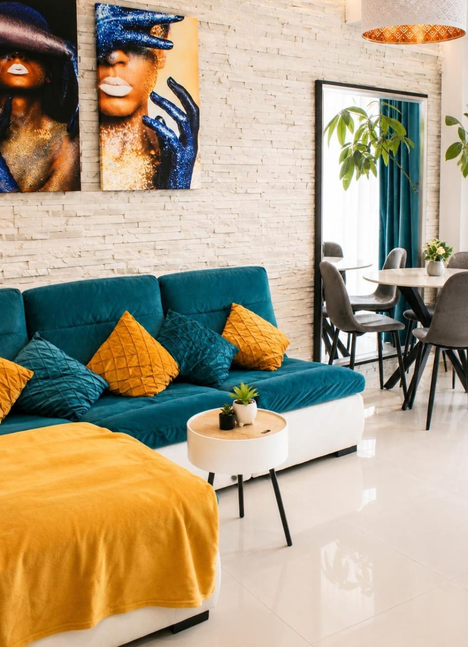 Living room, Dining area