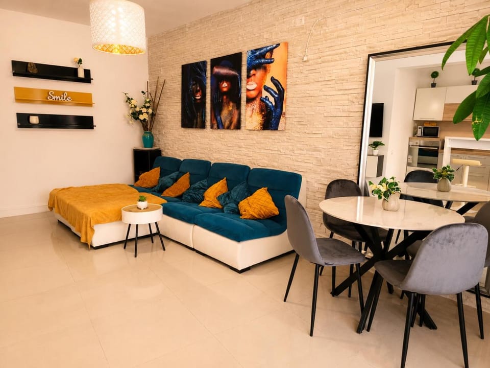 Living room, Dining area