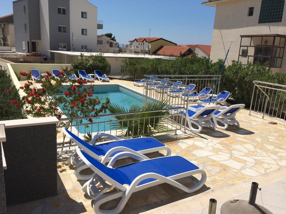 Swimming pool, sunbed