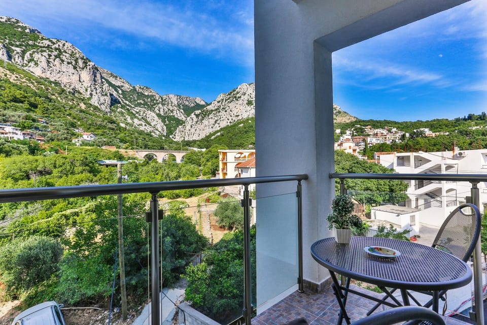 Balcony/Terrace, Seating area, Mountain view