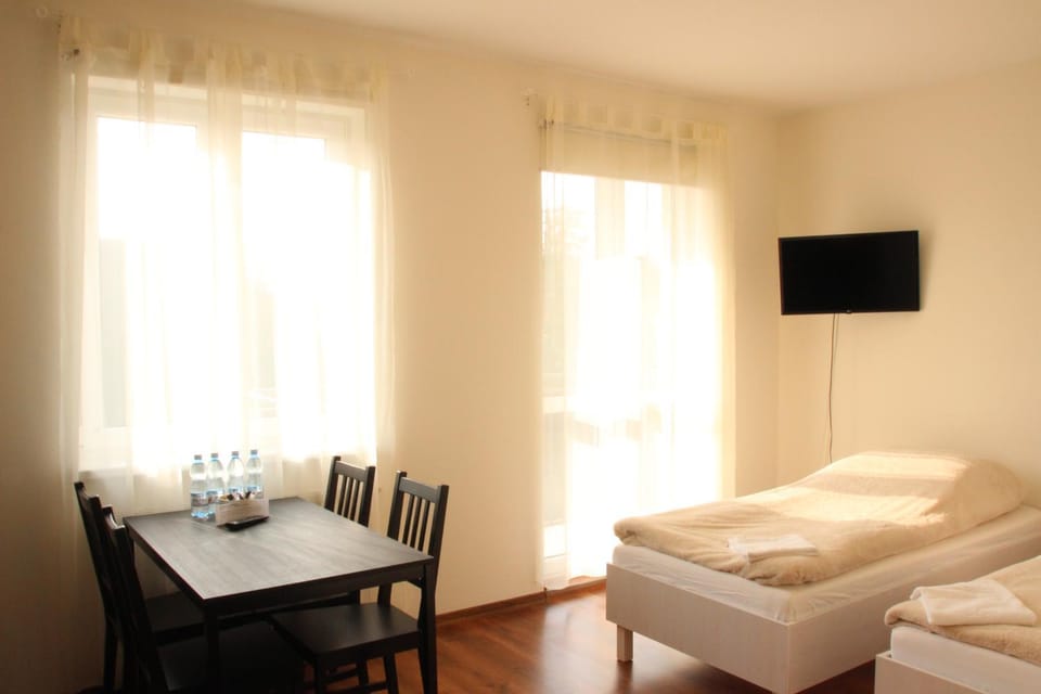 Bed, Living room, Photo of the whole room, Seating area