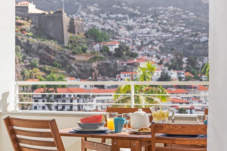 Balcony/Terrace, Dining area, City view, Landmark view, Mountain view, Area and facilities
