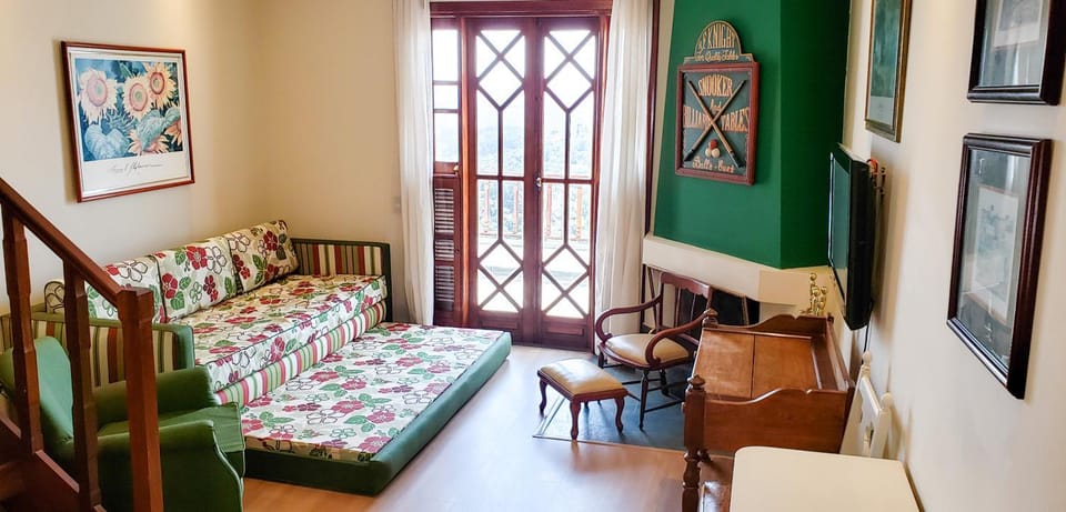 Bed, Living room