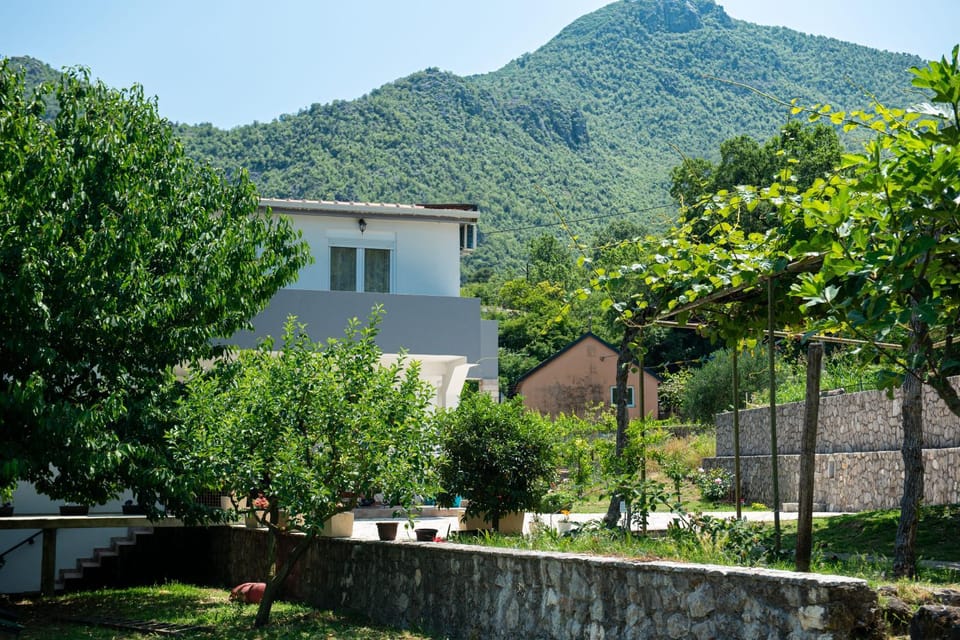 Property building, Day, Natural landscape, Garden, Garden view, Mountain view