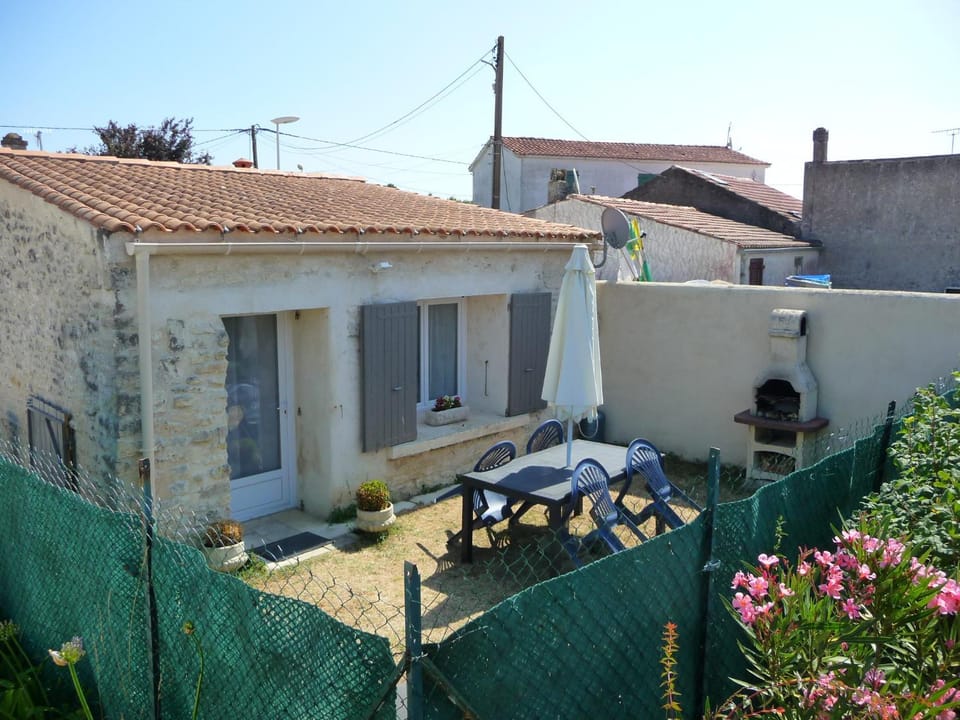 Patio, BBQ facilities