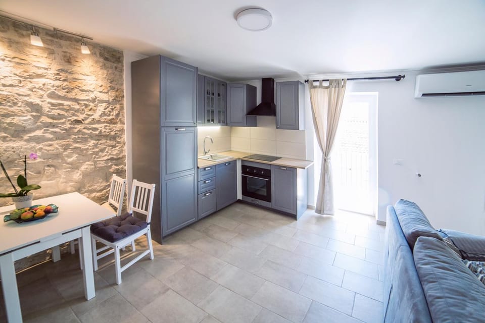 Coffee/tea facilities, Kitchen or kitchenette, Seating area