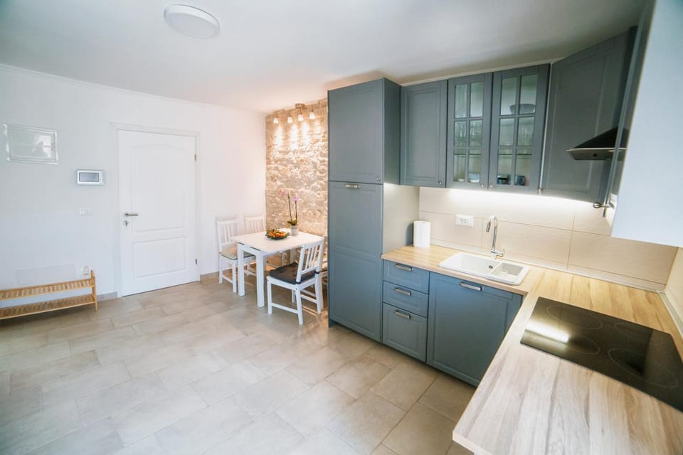 Coffee/tea facilities, Kitchen or kitchenette, Dining area