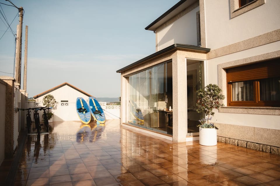 Villa Montalvo Beach-Piscina climatizada House in O Morrazo