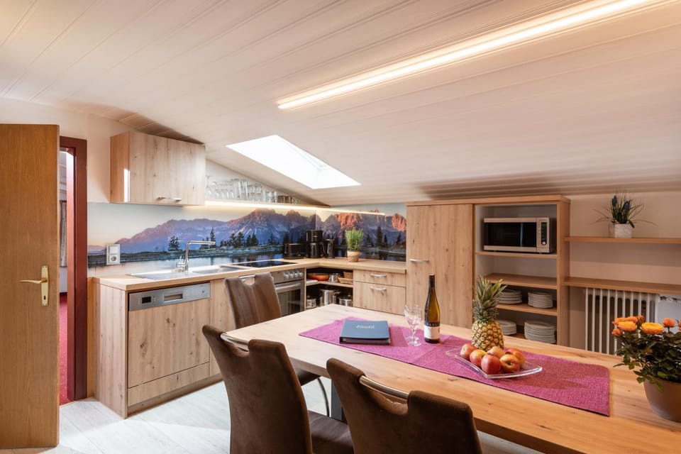 Seating area, kitchen
