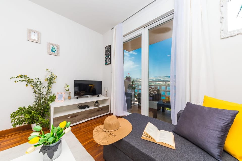 TV and multimedia, Balcony/Terrace, Living room, Seating area, Sea view