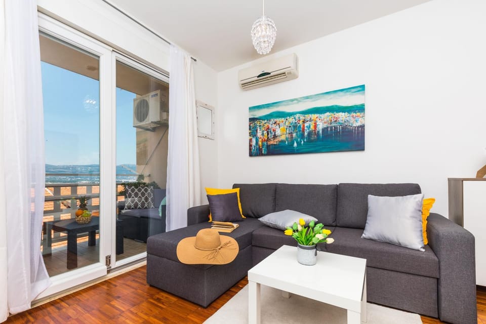 Living room, Photo of the whole room, Decorative detail, Seating area