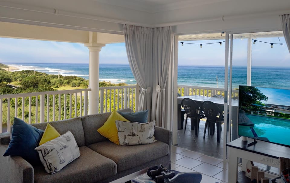 Patio, View (from property/room), Balcony/Terrace, Living room, Seating area, Sea view