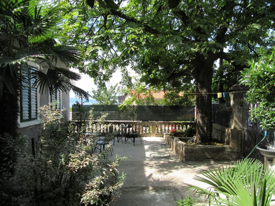 Patio, Natural landscape, Garden, Balcony/Terrace, Seating area, On site
