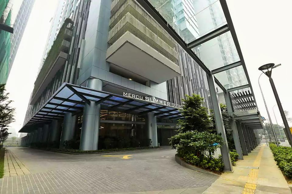 Property building, Restaurant/places to eat, Facade/entrance, Day, Property logo or sign, On-site shops, Lobby or reception, Street view, Area and facilities, Sunset